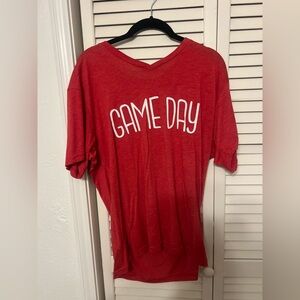 Women’s red game day short sleeve v neck size L